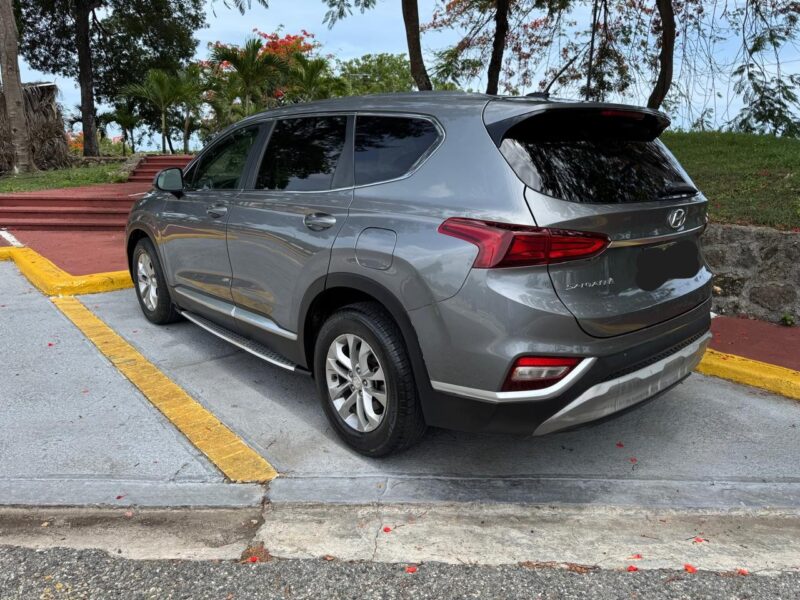 Hyundai Santa Fe SE 2019